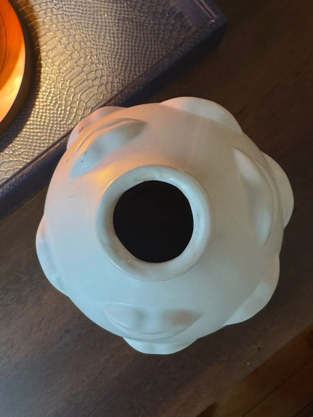 White Round Lip Motif Vase